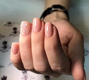 Фотография Queen B Nail 3